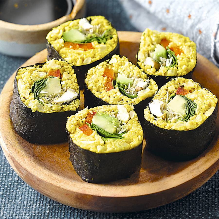 Zen sushi with cauliflower and turmeric Zen sushi with cauliflower and turmeric